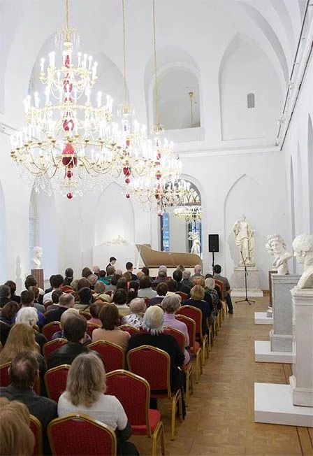 Серия «Классика в Царицыне» Артур Нордгейм (фортепиано), Карина Чижова (скрипка), Андрей Макаров (гитара), Сабина Байрамова (скрипка)