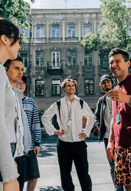 Стендап экскурсия по Васильевскому острову — Место встречи: метро Василеостровская, у памятника Конке — афиша Санкт-Петербург