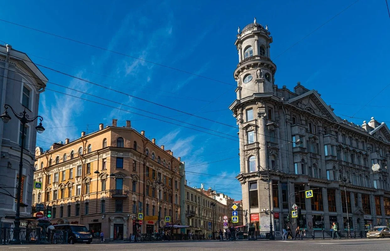 Тайны дворов и парадных + квартира трех эпох — ул. Ломоносова, д.12, у заведения Double Bubble Tea — афиша