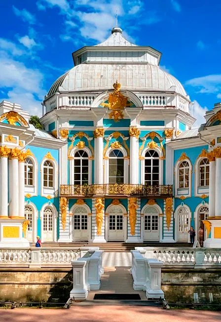 В Царское село на микроавтобусе: дворец, Янтарная комната, старинный парк — Площадь Островского. У памятника Екатерине II — афиша
