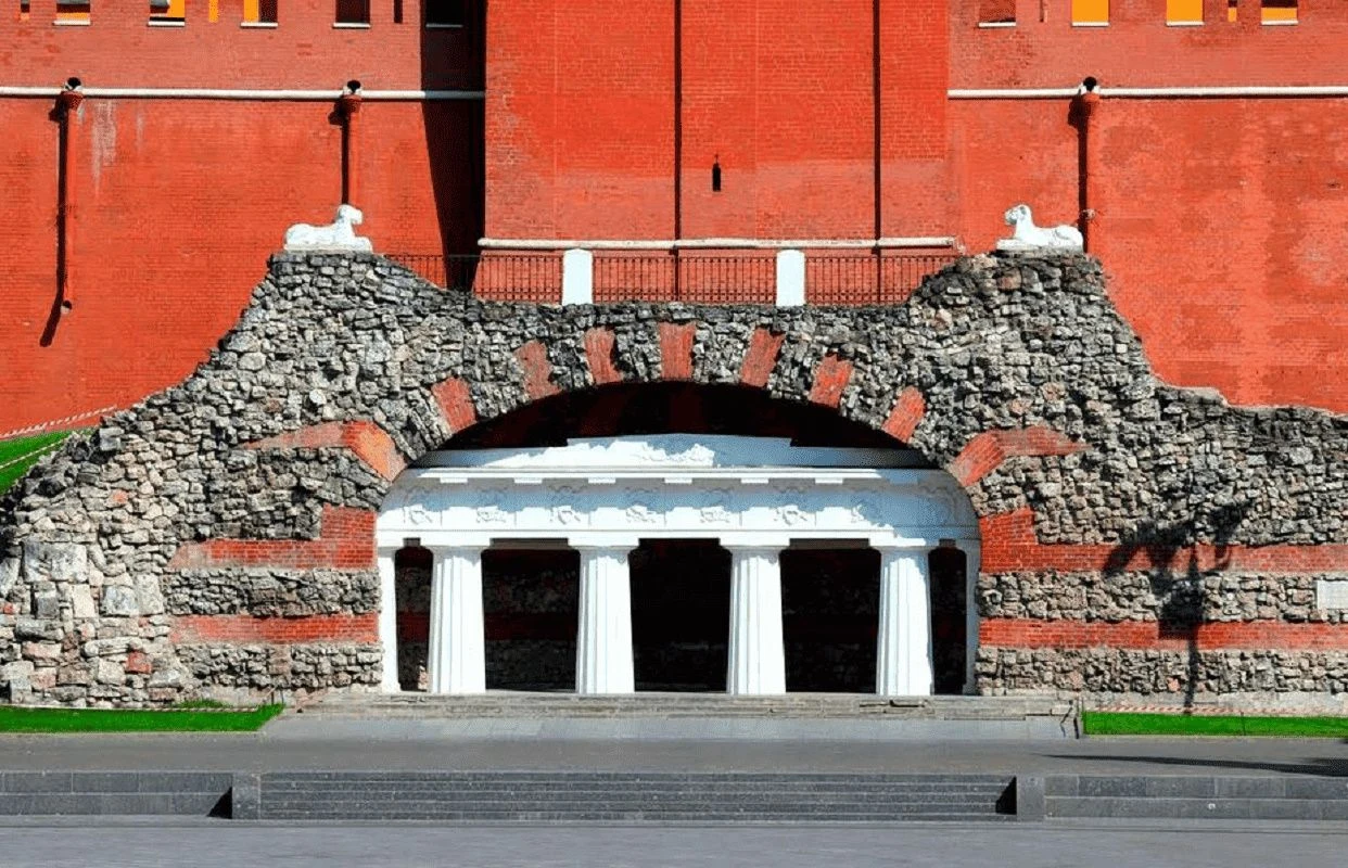 Взламывая шифр города. О чем молчат кремлевские стены. — Экскурсии по Москве — афиша