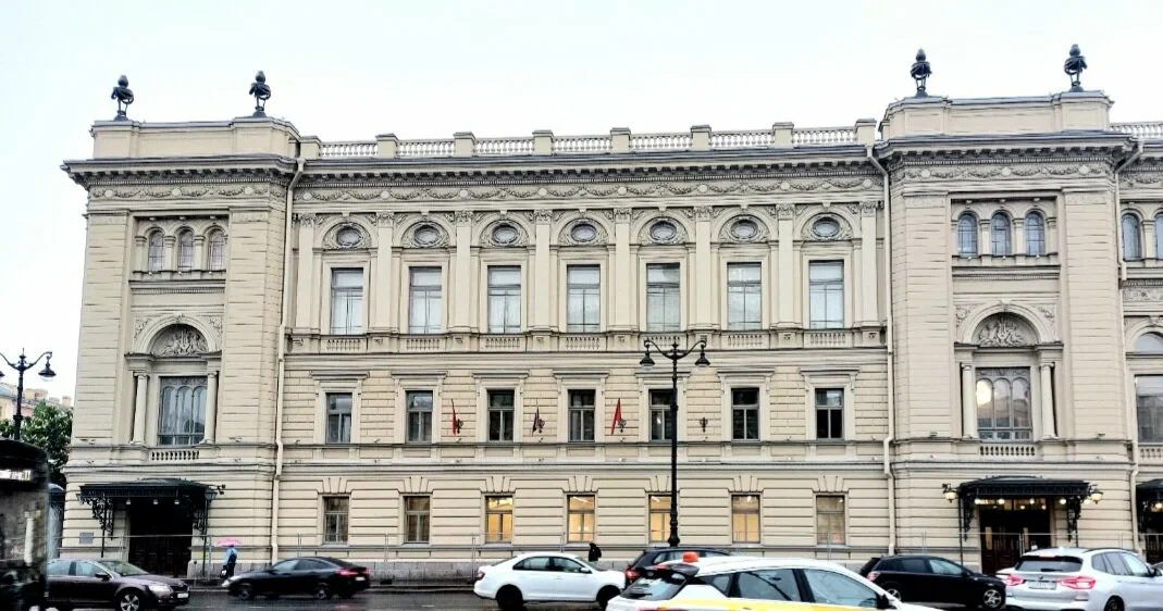Фасад · Санкт-Петербург, Театральная площадь, дом 3 — Санкт-Петербургская государственная консерватория имени Н.А. Римского-Корсакова