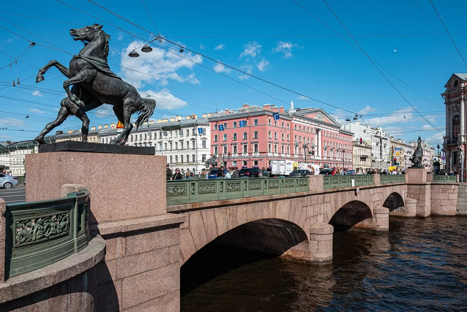 Аничков мост — достопримечательность — метро Гостиный двор