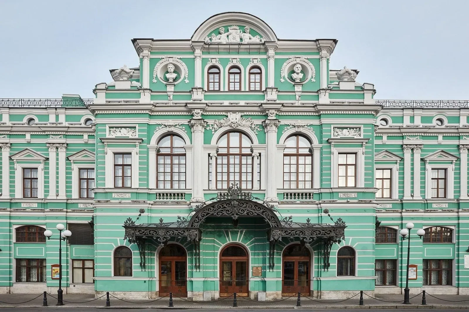 Большой драматический театр имени Г. А. Товстоногова — театр — метро Звенигородская