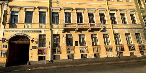 Обложка — Дом Кочневой