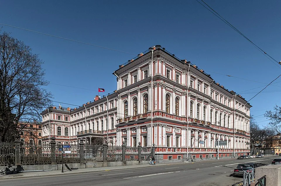 Николаевский дворец — достопримечательность — метро Адмиралтейская — Санкт-Петербург