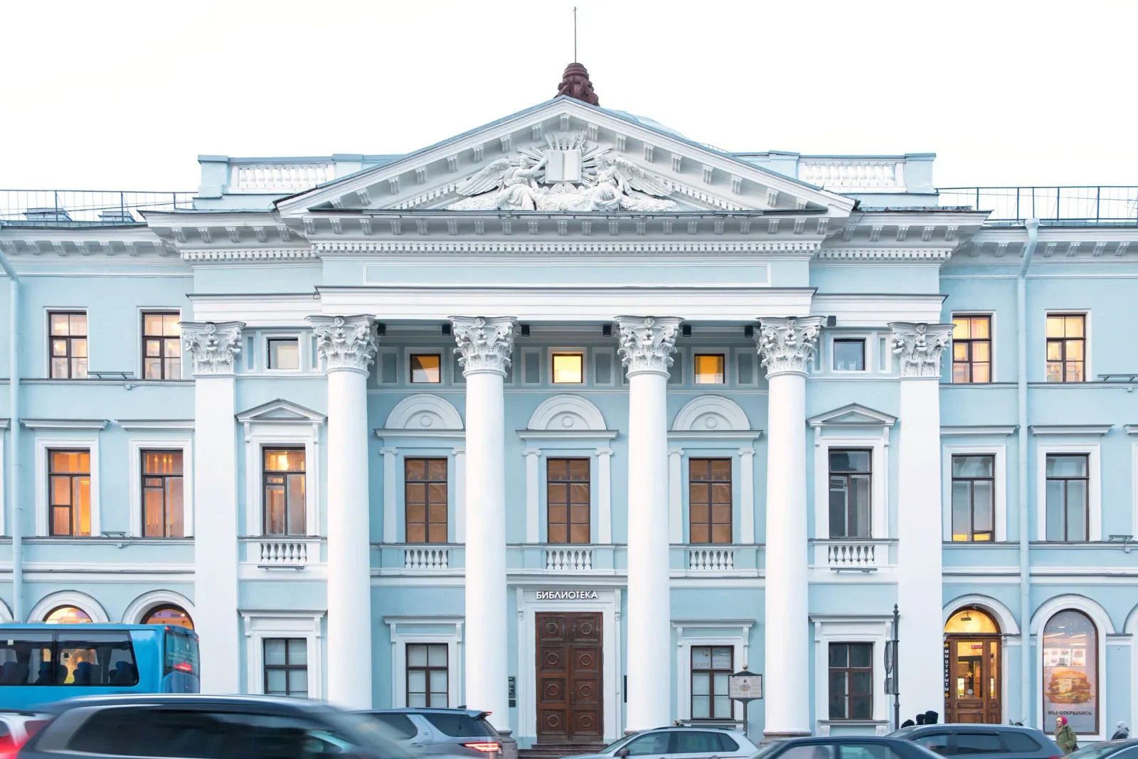 Обложка — Ротонда Дома голландской церкви