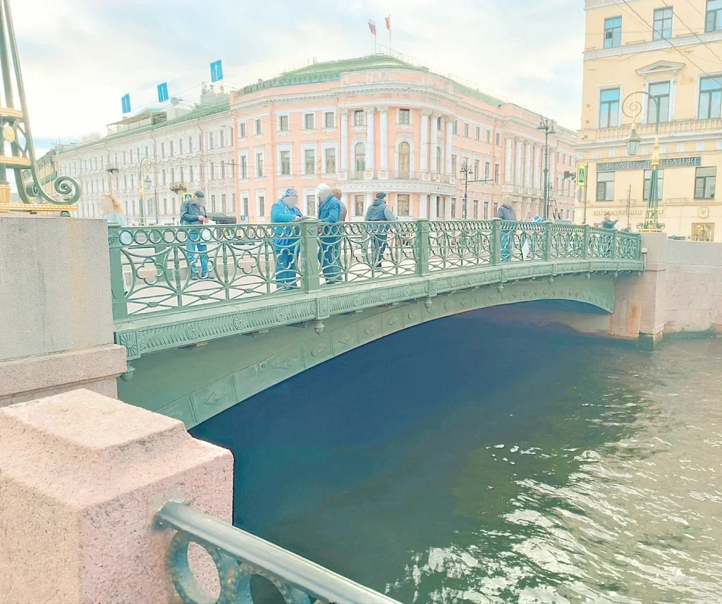Зеленый мост — достопримечательность — метро Невский проспект