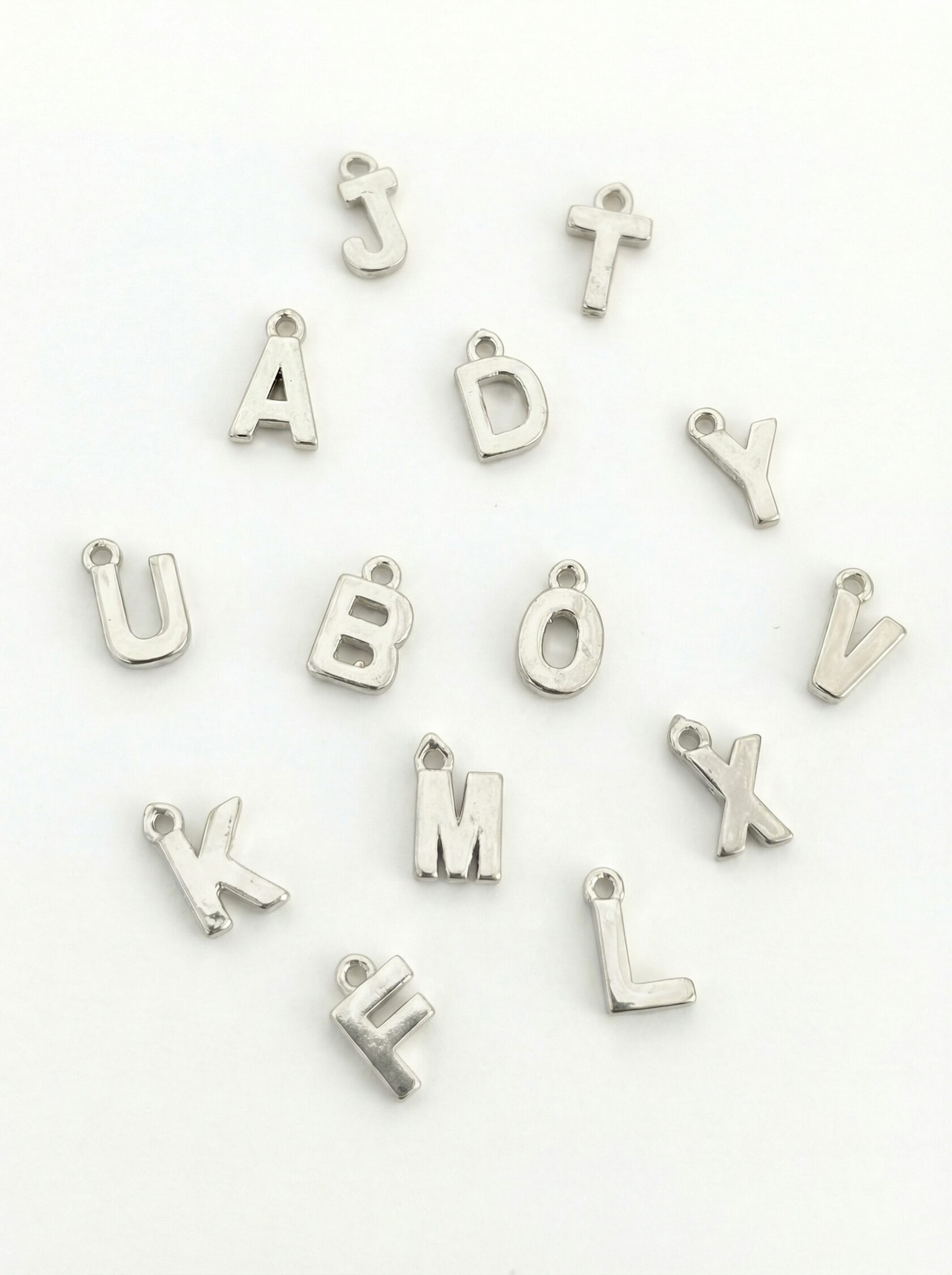 Подвеска маленькая буква гладкая цвет серебро A-Z