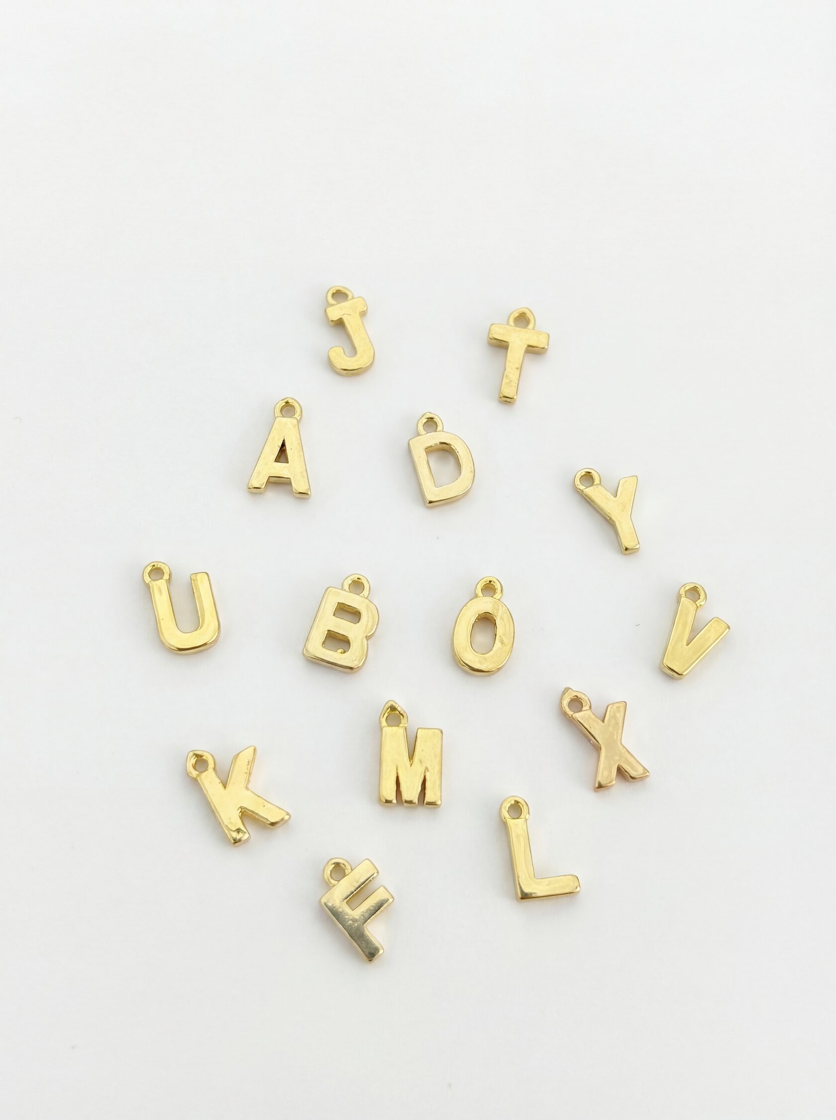 Подвеска с буквой A-Z в золоте