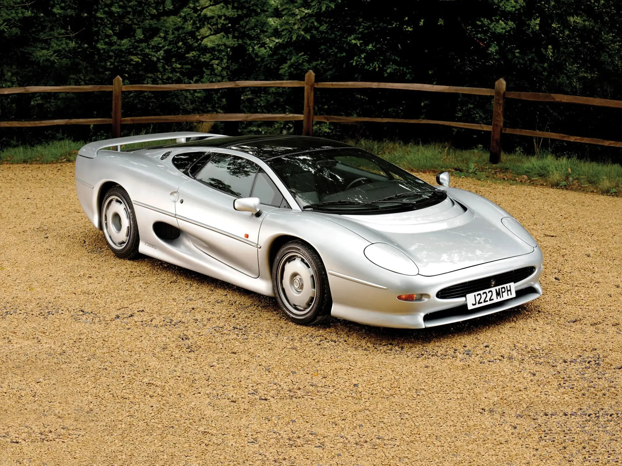 Jaguar XJ220: How to Promise the Impossible, Fail All Plans, and Still Become a Legend