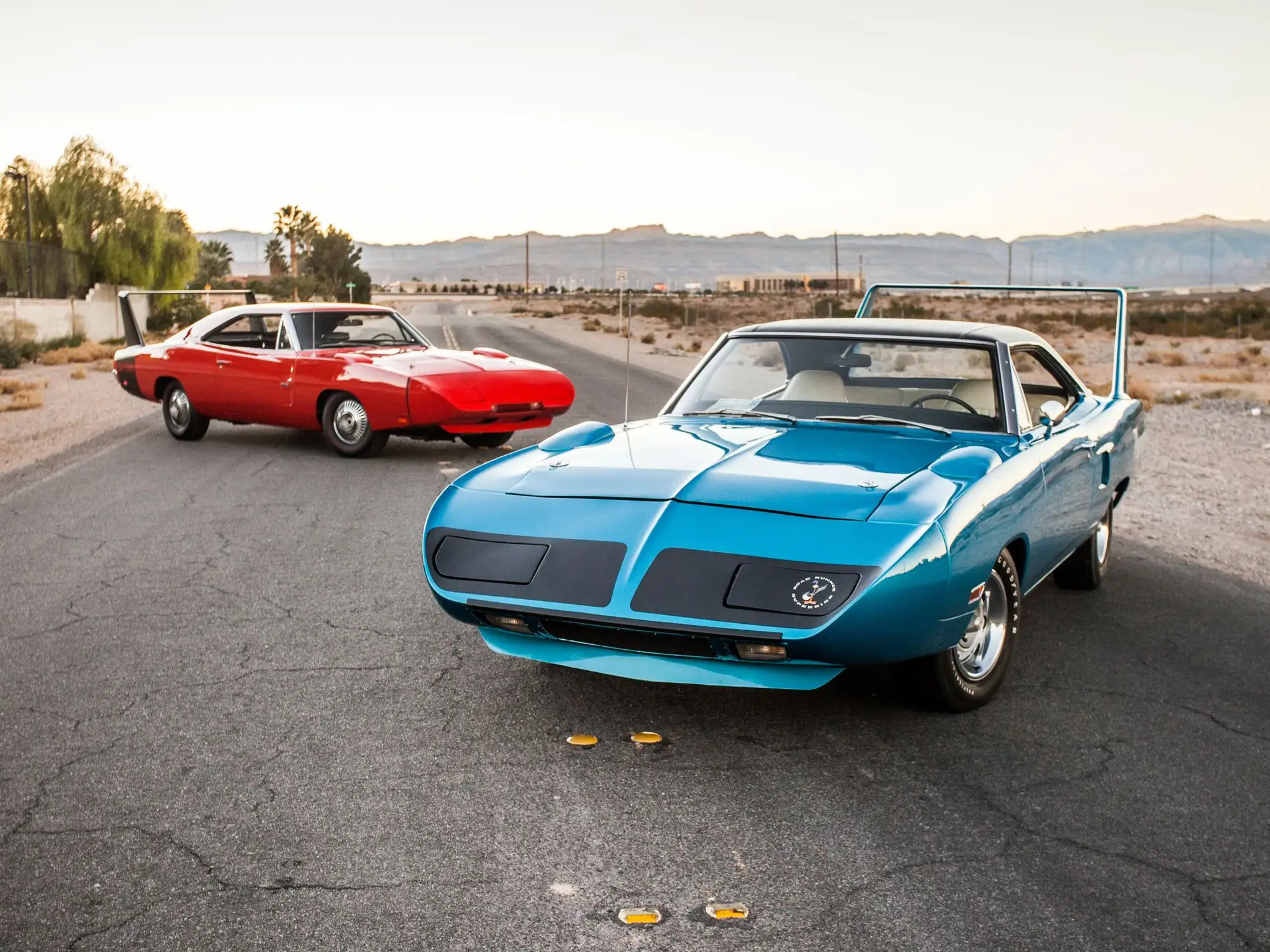 "Мощь на колёсах: величие Dodge Charger Daytona и Plymouth Superbird"