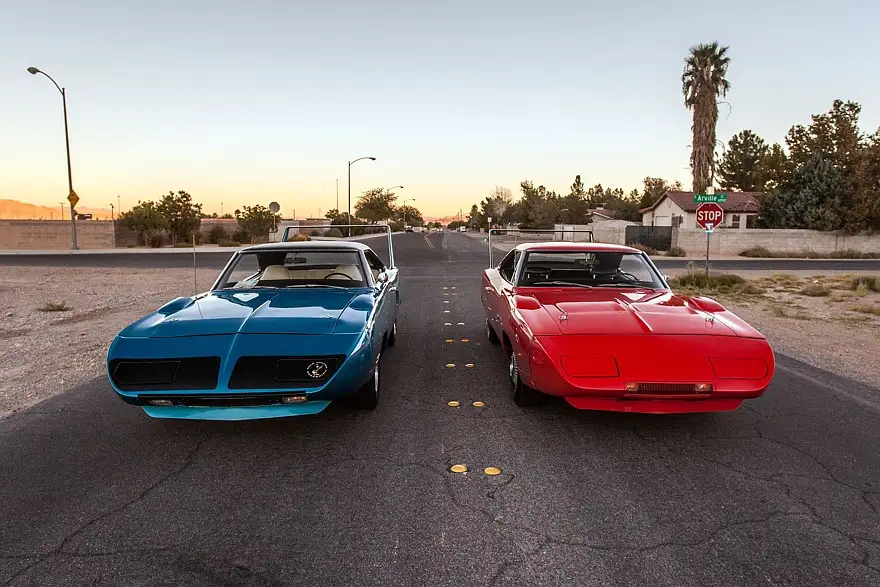 Plymouth Road Runner Superbird Hemi '1970 и Dodge Charger Daytona Hemi '1969