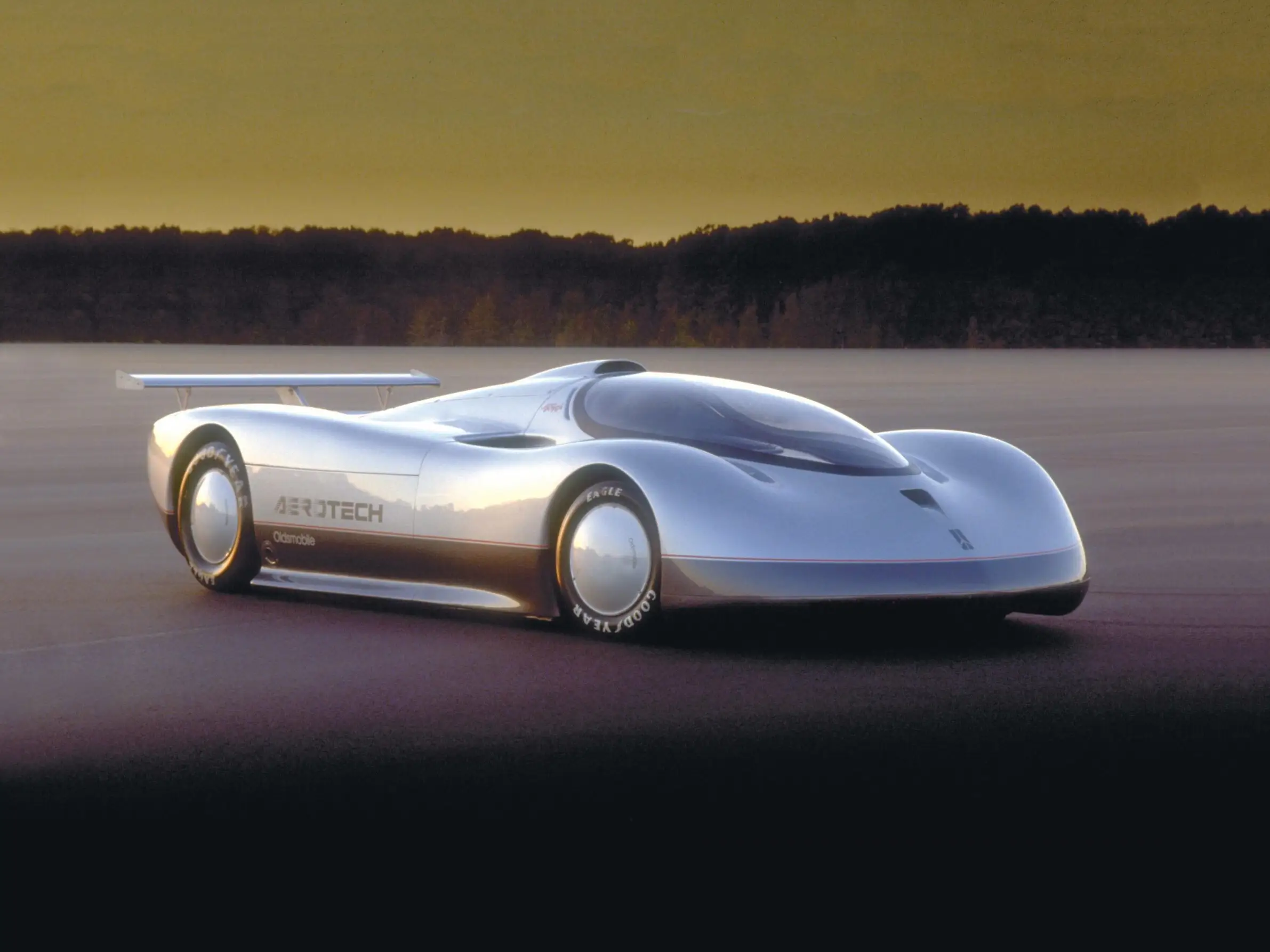 Oldsmobile Aerotech: как в 1987-м разогнаться до 443 км/ч на 4 цилиндрах?