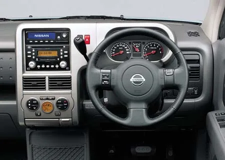 Nissan Cube EX (BZ11)