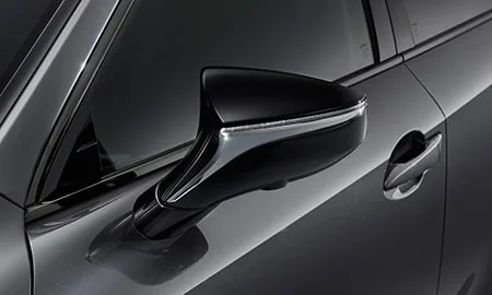 Lexus IS300H VERSION L (AVE30)