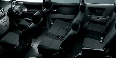 Toyota Voxy Z (AZR60G)