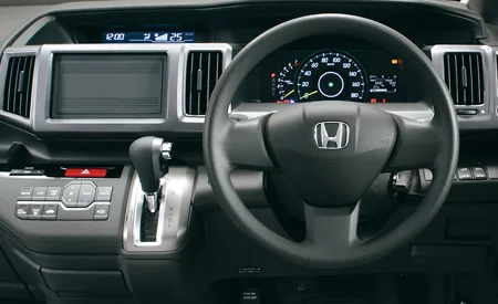 Honda Stepwagon L (RK1)