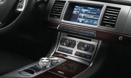 Jaguar XF 2.0 LUXURY (J05PC / J058C)