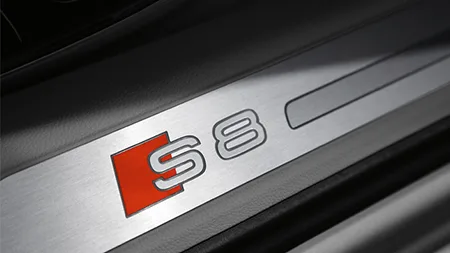 Audi S8 BASE GRADE (4HCGTF)