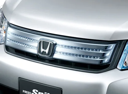Honda Freed Spike Hybrid JUST SELECTION (GP3)