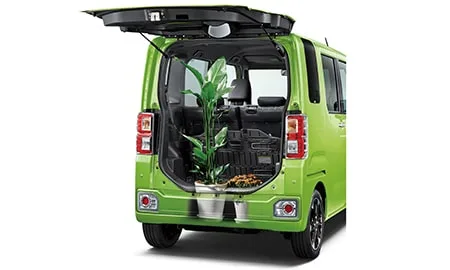 Toyota Pixis Mega D (LA700A)