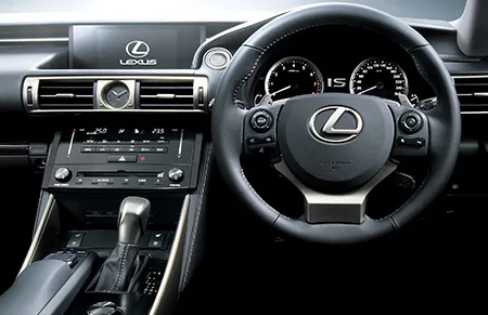 Lexus IS300H VERSION L (AVE30)