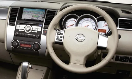 Nissan Tiida 15M FOUR (NC11)