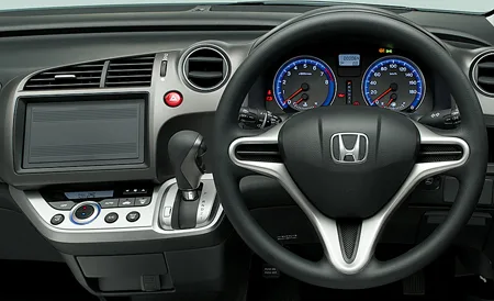Honda Stream ZS S PACKAGE (RN6)