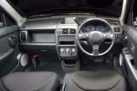 Nissan Cube RIDER ALPHA (AZ10)