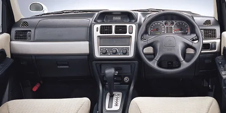 Mitsubishi Pajero IO ZR (H77W)