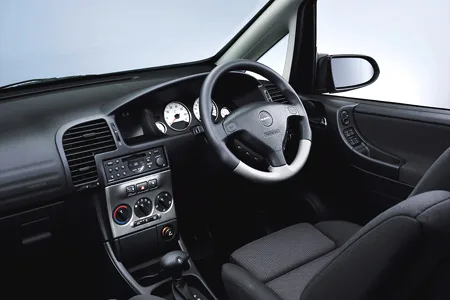 Subaru Traviq S PACKAGE (XM220)