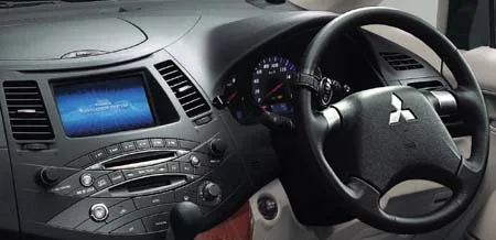Mitsubishi Grandis M (NA4W)