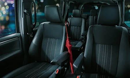 Toyota Esquire GI PREMIUM PACKAGE BLACK TAILORED (ZRR80G)