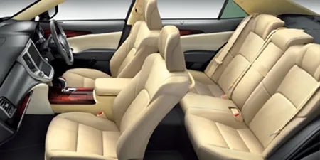 Toyota Crown ROYAL SALOON G I-FOUR (GRS211)