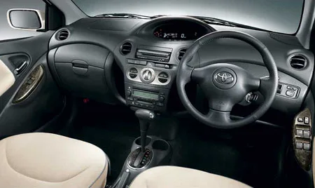 Toyota Vitz CLAVIA (SCP13)