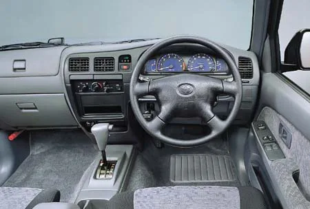 Toyota Hilux Sports Pick UP EXTRA CAB (RZN152H)