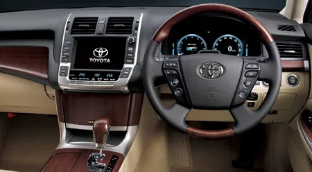 Toyota Crown Majesta G TYPE (URS206)