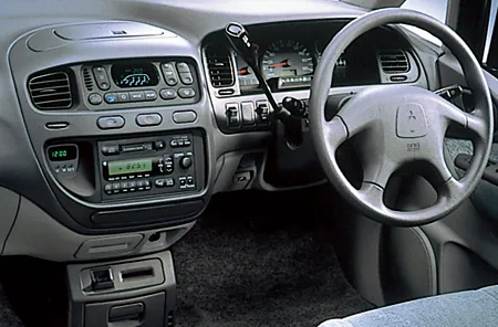 Mitsubishi Delica Space Gear EXCEED (PA5W)