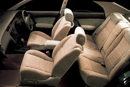 Toyota Crown ROYAL TOURING (JZS143)