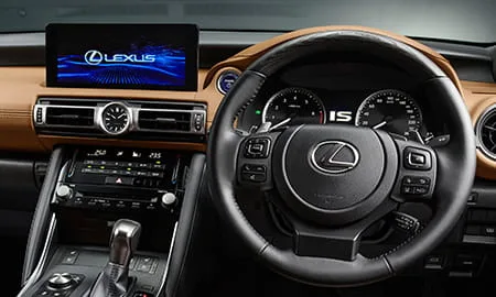 Lexus IS300H VERSION L (AVE35)