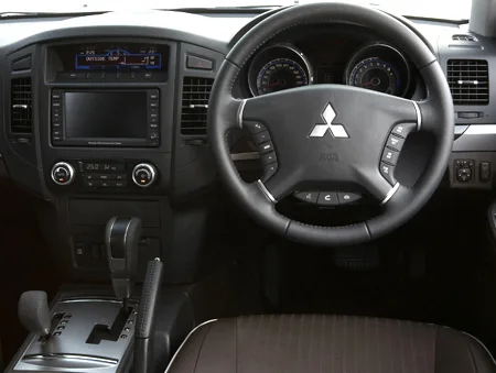 Mitsubishi Pajero LONG GR (V93W)