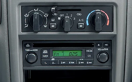 Mitsubishi Minica VOICE (H42A)