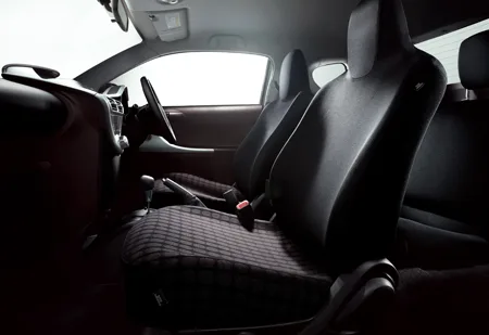 Toyota IQ100G базовая (KGJ10)