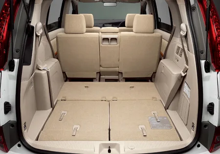 Toyota Isis PLATANA (ZNM10W)