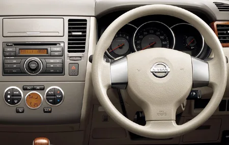 Nissan Tiida Latio 15G (SC11)