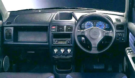 Nissan Cube RIDER (ANZ10)