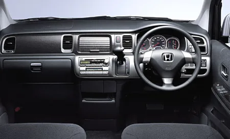 Honda Stepwagon SPADA S (RF6)