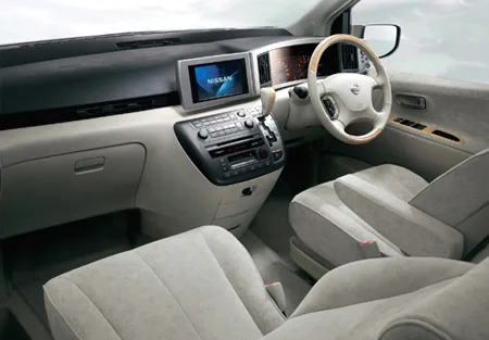 Nissan Elgrand HIGHWAY STAR (NE51)