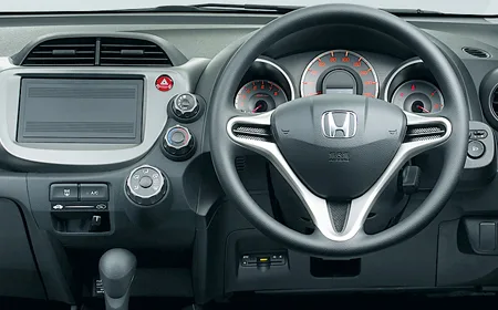 Honda Fit L (GE7)